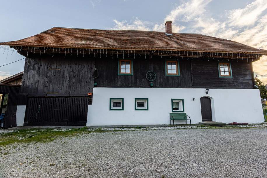 Wohnhaus mit Balkon in St. Johann
