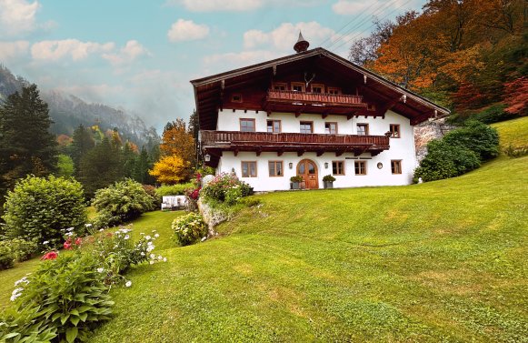 Innenhof und Zufahrt